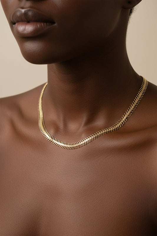 Elegant gold necklace