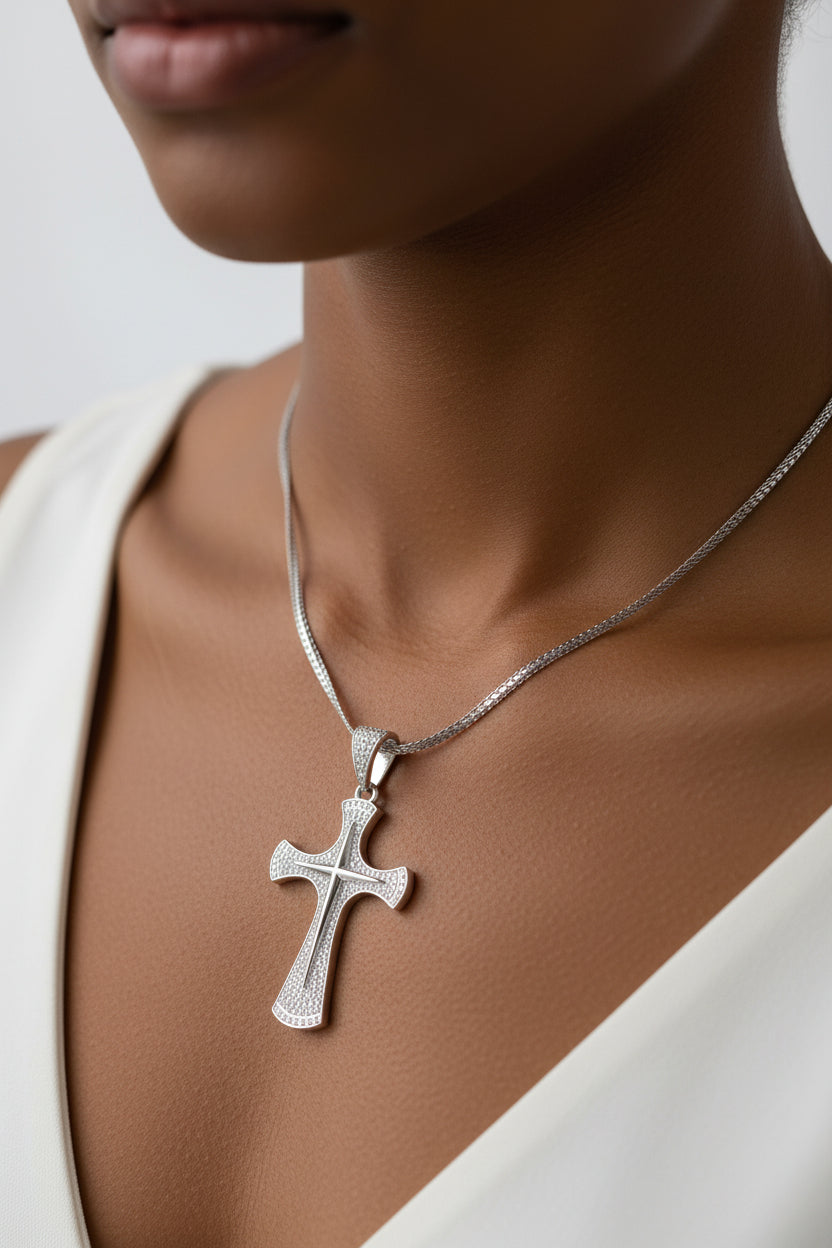 Silver cross pendant necklace 