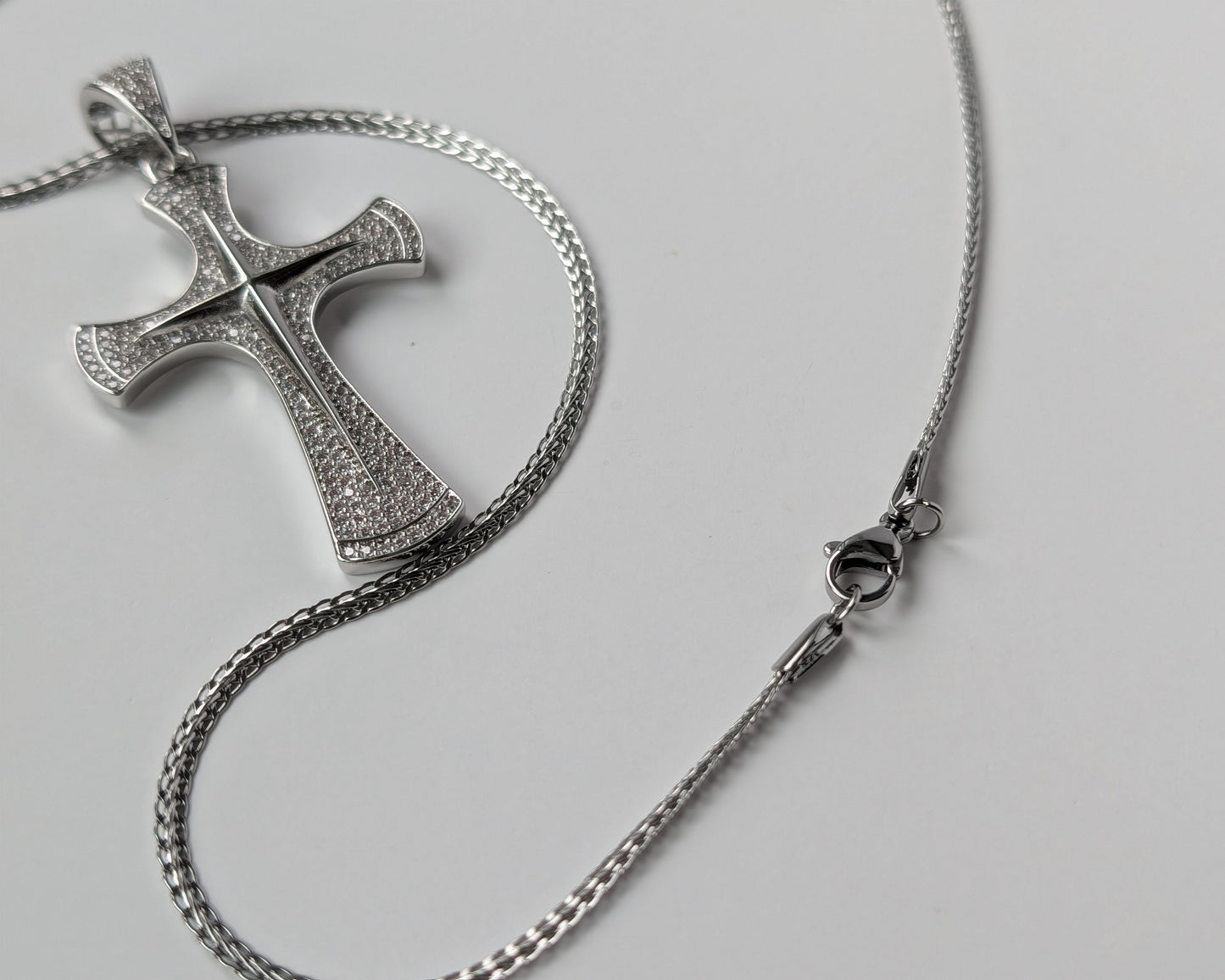 Silver cross pendant necklace 